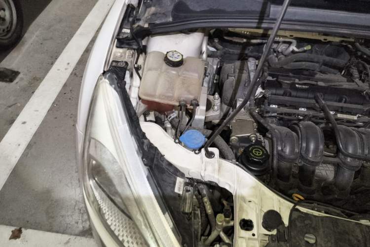 Used Ford Focus 2015 Sedan 1.6L Automatic Comfort Model Engine Bay Right