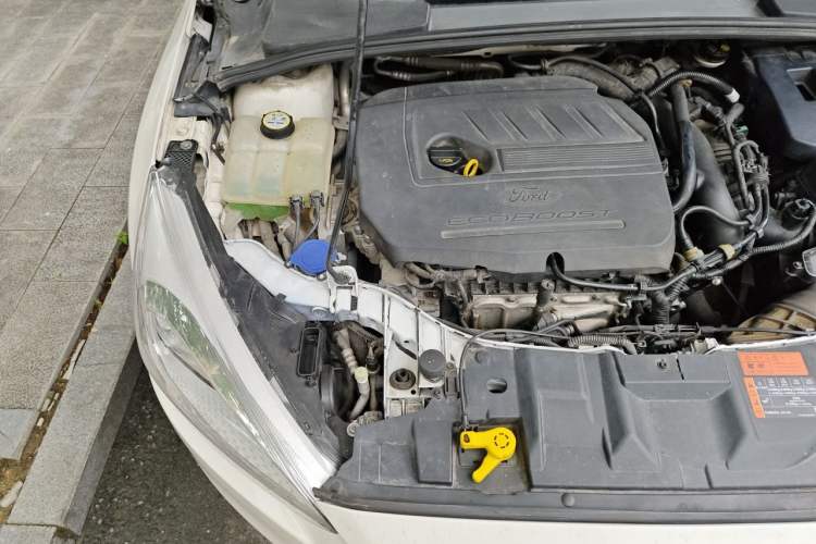 Used Ford Focus 2015 Hatchback EcoBoost 180 Automatic Elite Model Engine Bay Right
