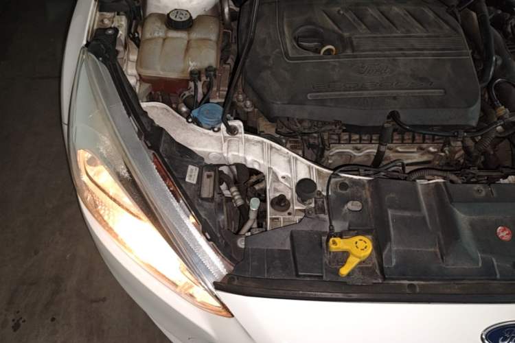 Used Ford Focus 2015 Hatchback EcoBoost 180 Automatic Elite Model Engine Bay Right