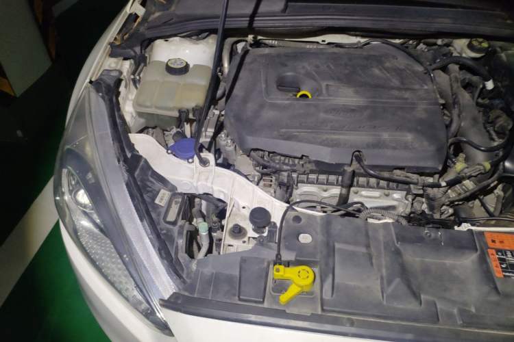 Used Ford Focus 2015 Hatchback EcoBoost 180 Automatic Elite Model Engine Bay Right