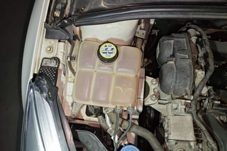 Used Ford Focus 2015 Sedan 1.6L Automatic Comfort Model Engine Bay Right