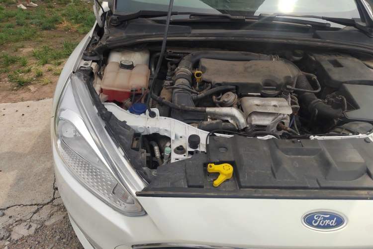 Used Ford Focus 2015 Hatchback EcoBoost 125 Automatic Supreme Style Edition Engine Bay Right