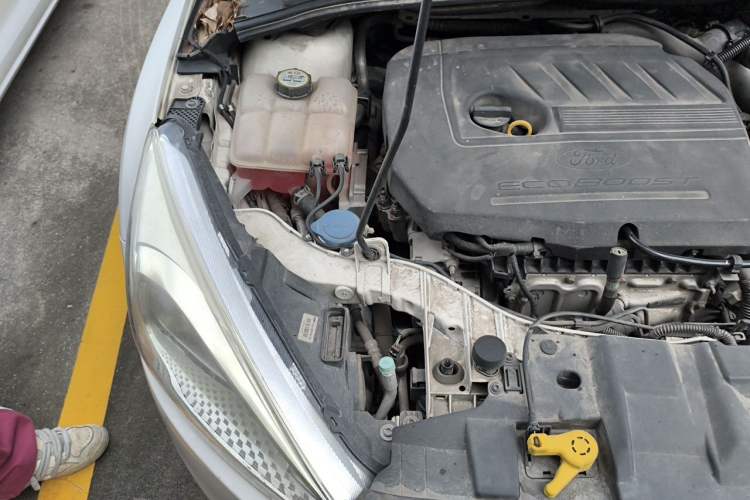 Used Ford Focus 2015 Hatchback EcoBoost 180 Automatic Elite Model Engine Bay Right