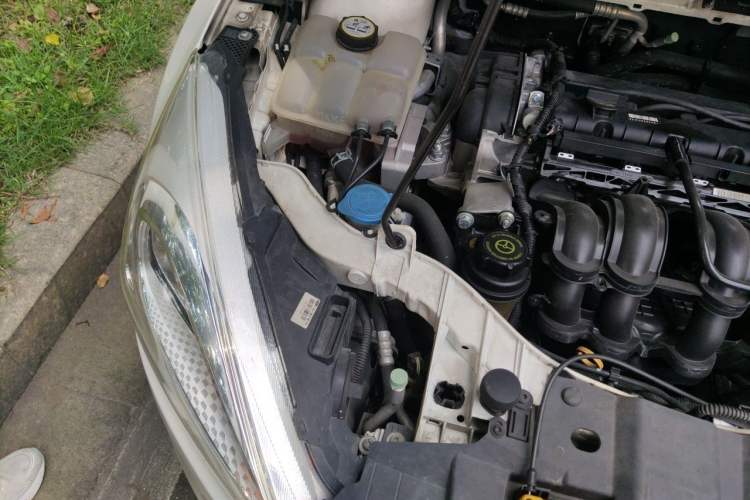 Used Ford Focus 2015 Hatchback 1.6L Automatic Comfort Model Engine Bay Right