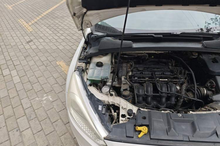 Used Ford Focus 2015 Sedan 1.6L Automatic Comfort Model Engine Bay Right
