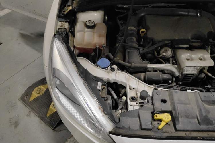 Used Ford Focus 2015 Hatchback EcoBoost 125 Automatic Supreme Style Edition Engine Bay Right