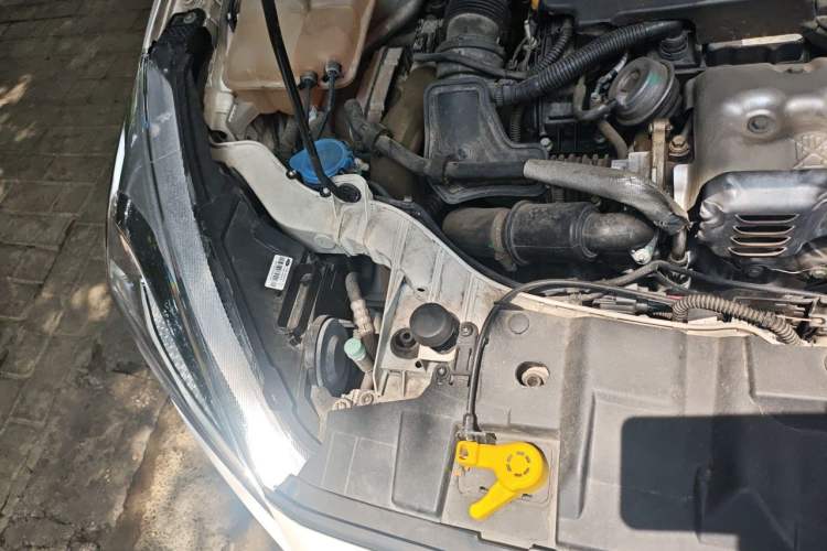 Used Ford Focus 2015 Hatchback EcoBoost 125 Automatic Supreme Style Edition Engine Bay Right