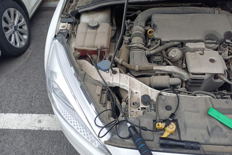 Used Ford Focus 2015 Hatchback EcoBoost 125 Manual – Ultra-Style Edition Engine Bay Right