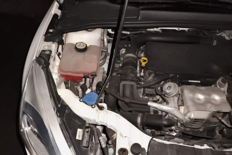Used Ford Focus 2015 Hatchback EcoBoost 125 Automatic Supreme Style Edition Engine Bay Right