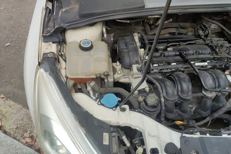 Used Ford Focus 2015 Hatchback 1.6L Automatic Comfort Model Engine Bay Right