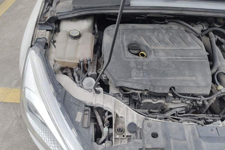 Used Ford Focus 2015 Sedan EcoBoost 180 Automatic Elite Model Engine Bay Right