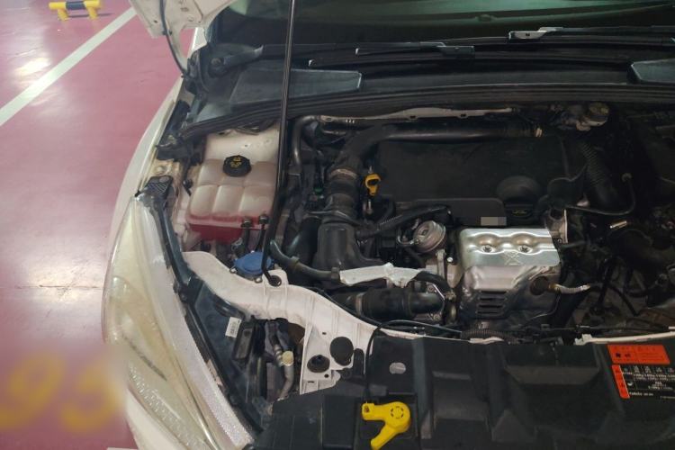 Used Ford Focus 2015 Sedan EcoBoost 125 Automatic Supreme Style Edition Engine Bay Right