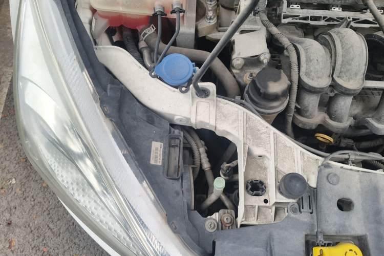 Used Ford Focus 2015 Sedan 1.6L Automatic Comfort Model Engine Bay Right
