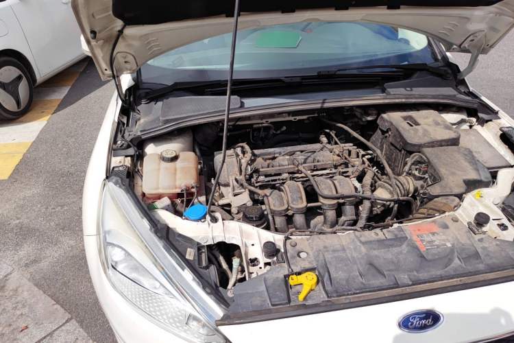 Used Ford Focus 2015 Hatchback 1.6L Automatic Comfort Model Engine Bay Right