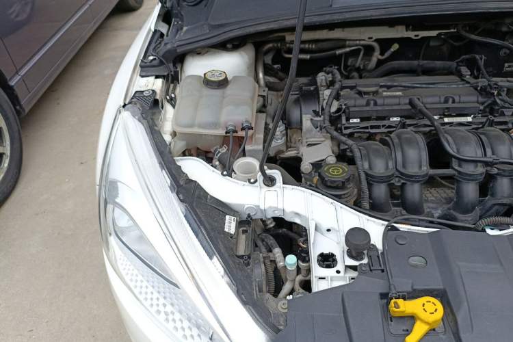 Used Ford Focus 2015 Hatchback 1.6L Automatic Fashion Edition Engine Bay Right