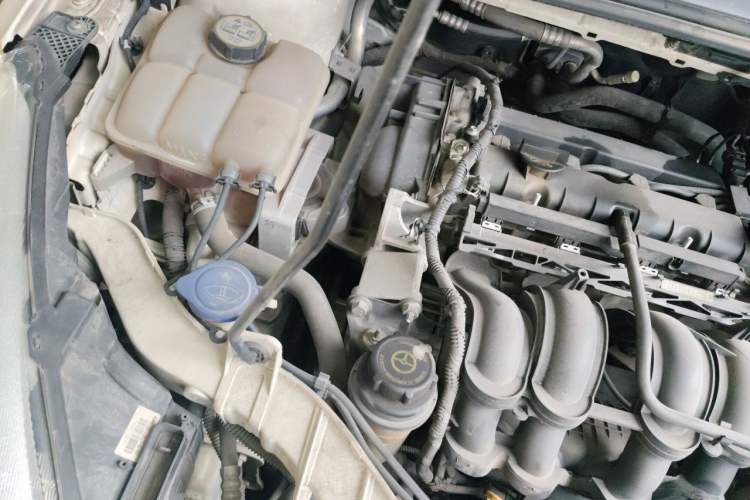 Used Ford Focus 2015 Sedan 1.6L Automatic Comfort Model Engine Bay Right