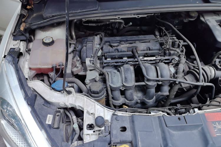 Used Ford Focus 2015 Sedan 1.6L Automatic Trend Model Engine Bay Right