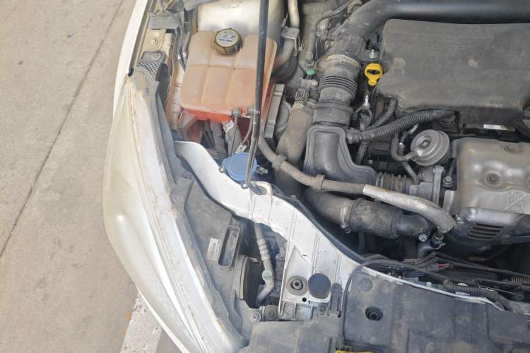 Used Ford Focus 2015 Hatchback EcoBoost 125 Automatic Supreme Style Edition Engine Bay Right