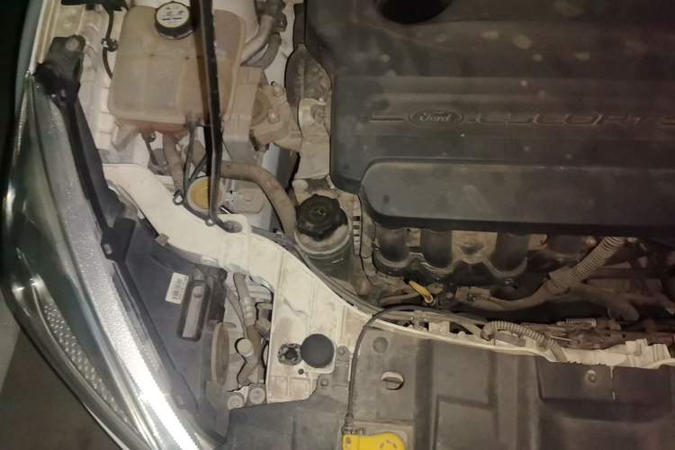 Used Ford Focus 2015 Sedan 1.6L Automatic Comfort Model Engine Bay Right