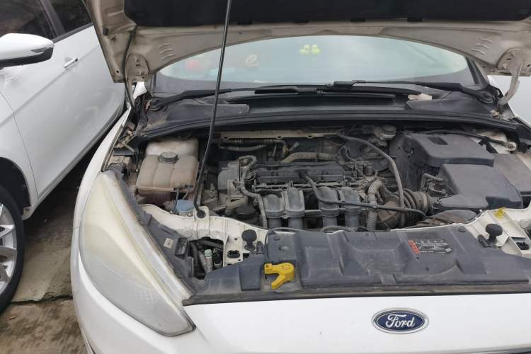 Used Ford Focus 2015 Sedan 1.6L Manual Comfort Model Engine Bay Right