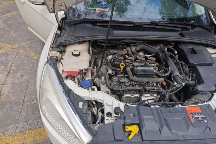 Used Ford Focus 2015 Sedan EcoBoost 180 Automatic Elite Model Engine Bay Right