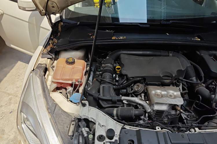 Used Ford Focus 2015 Sedan EcoBoost 125 Automatic Supreme Style Edition Engine Bay Right