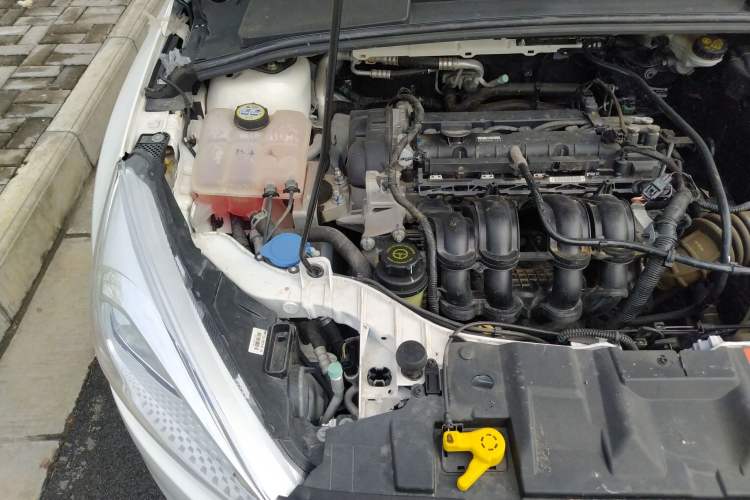 Used Ford Focus 2015 Sedan 1.6L Automatic Comfort Model Engine Bay Right