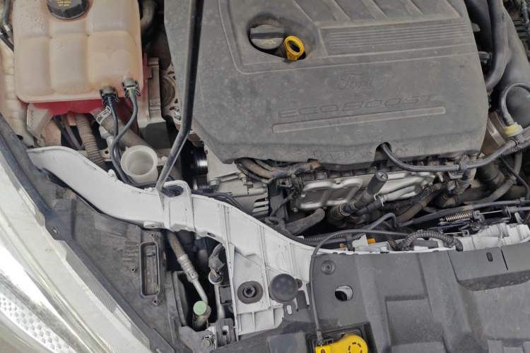 Used Ford Focus 2015 Hatchback EcoBoost 180 Automatic Elite Model Engine Bay Right