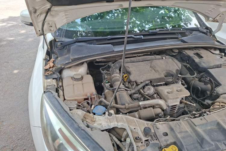 Used Ford Focus 2015 Sedan EcoBoost 125 Automatic Supreme Style Edition Engine Bay Right