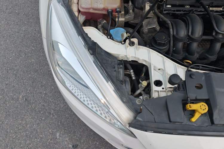 Used Ford Focus 2015 Sedan 1.6L Automatic Trend Model Engine Bay Right