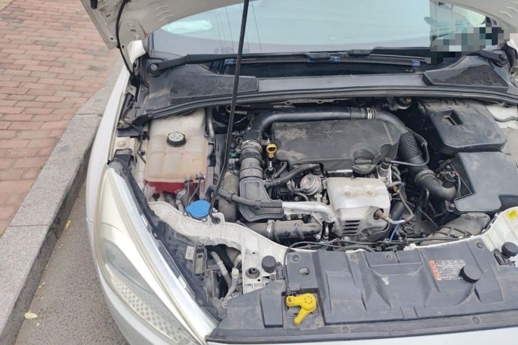 Used Ford Focus 2015 Sedan EcoBoost 125 Automatic Supreme Style Edition Engine Bay Right