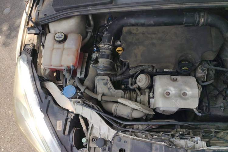 Used Ford Focus 2015 Hatchback EcoBoost 125 Automatic Supreme Style Edition Engine Bay Right