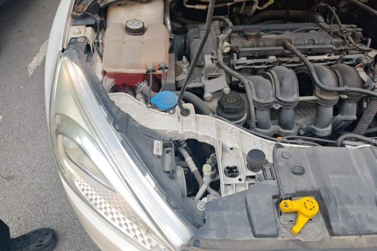 Used Ford Focus 2015 Hatchback 1.6L Manual Comfort Edition Engine Bay Right