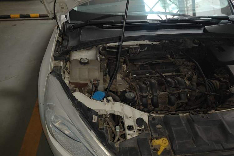 Used Ford Focus 2015 Sedan 1.6L Automatic Comfort Model Engine Bay Right