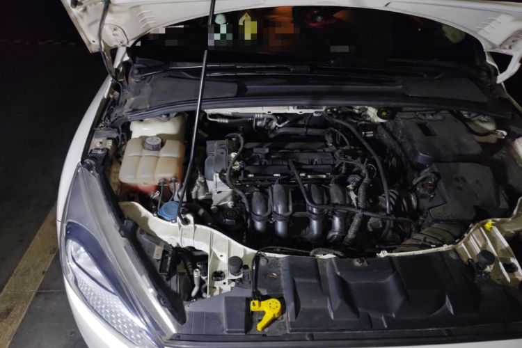 Used Ford Focus 2015 Sedan 1.6L Automatic Comfort Model Engine Bay Right