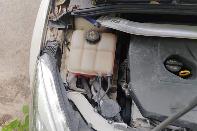 Used Ford Focus 2015 Sedan EcoBoost 180 Automatic Flagship Model Engine Bay Right