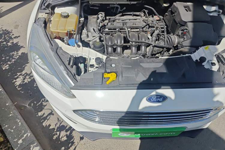 Used Ford Focus 2015 Sedan 1.6L Manual Comfort Model Engine Bay Right