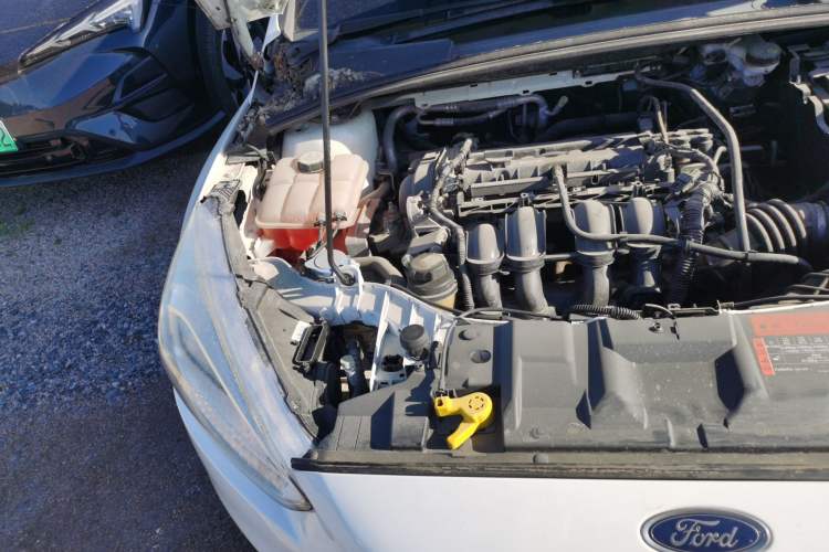 Used Ford Focus 2015 Sedan 1.6L Automatic Comfort Model Engine Bay Right
