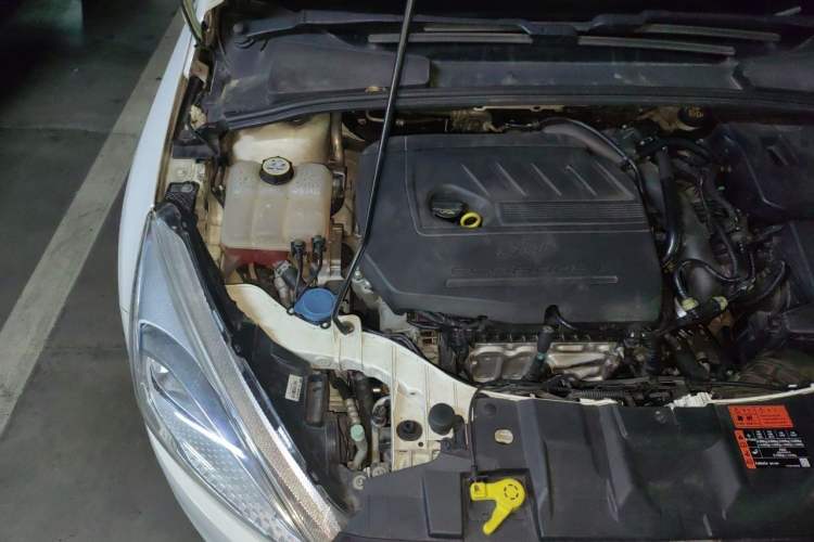 Used Ford Focus 2015 Hatchback EcoBoost 180 Automatic Elite Model Engine Bay Right