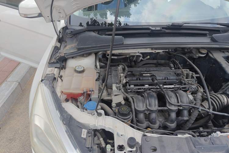 Used Ford Focus 2015 Sedan 1.6L Automatic Comfort Model Engine Bay Right