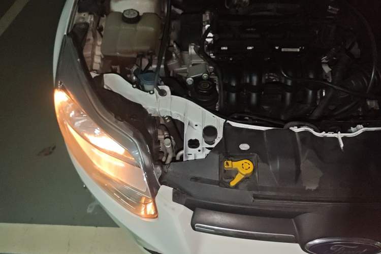 Used Ford Focus 2015 Sedan 1.6L Automatic Trend Model Engine Bay Right