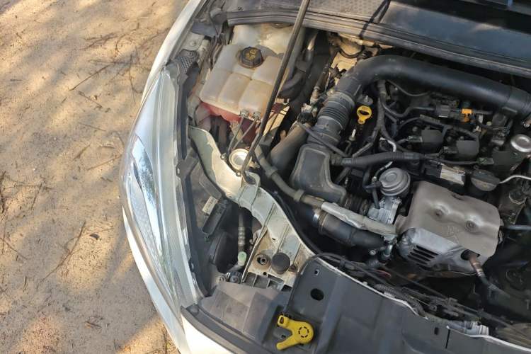 Used Ford Focus 2015 Hatchback EcoBoost 125 Automatic Supreme Style Edition Engine Bay Right