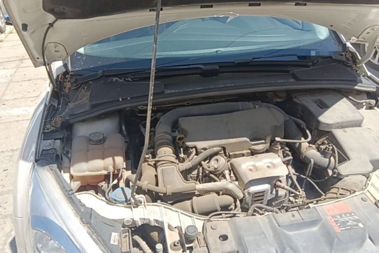 Used Ford Focus 2015 Sedan EcoBoost 125 Automatic Supreme Style Edition Engine Bay Right