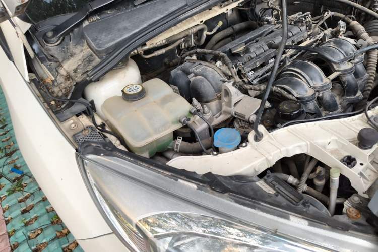 Used Ford Focus 2015 Sedan 1.6L Automatic Comfort Model Engine Bay Right