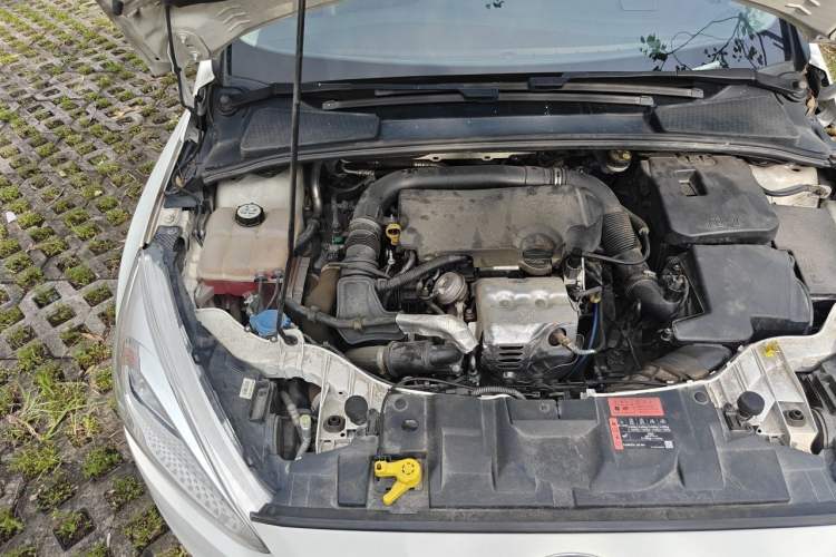 Used Ford Focus 2015 Hatchback EcoBoost 125 Automatic Supreme Style Edition Engine Bay Right