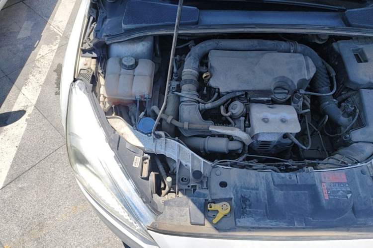 Used Ford Focus 2015 Hatchback EcoBoost 125 Automatic Supreme Style Edition Engine Bay Right