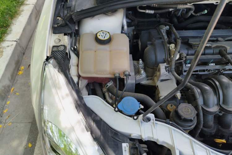 Used Ford Focus 2015 Hatchback 1.6L Automatic Fashion Edition Engine Bay Right