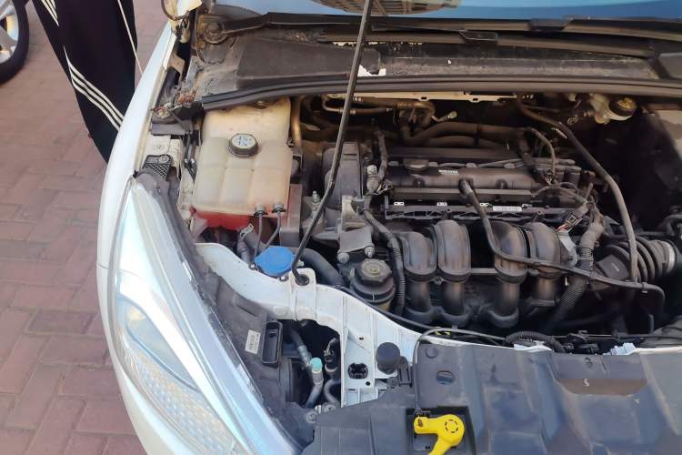 Used Ford Focus 2015 Hatchback 1.6L Automatic Comfort Model Engine Bay Right