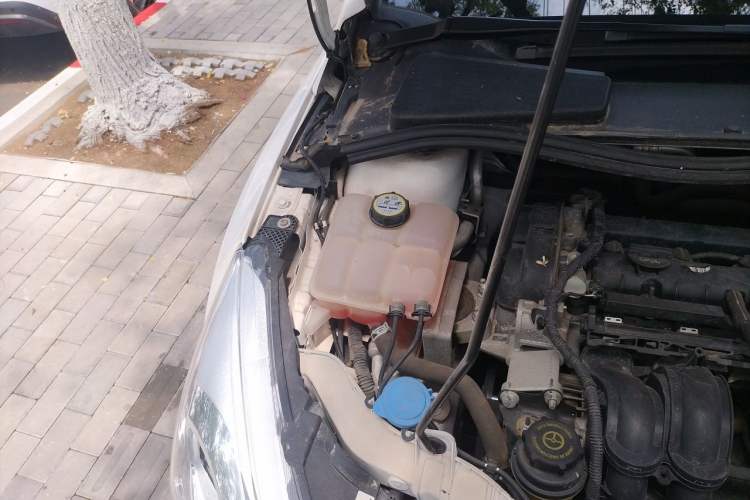 Used Ford Focus 2015 Hatchback 1.6L Automatic Comfort Model Engine Bay Right