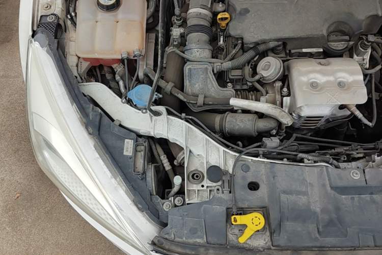 Used Ford Focus 2015 Hatchback EcoBoost 125 Automatic Supreme Style Edition Engine Bay Right